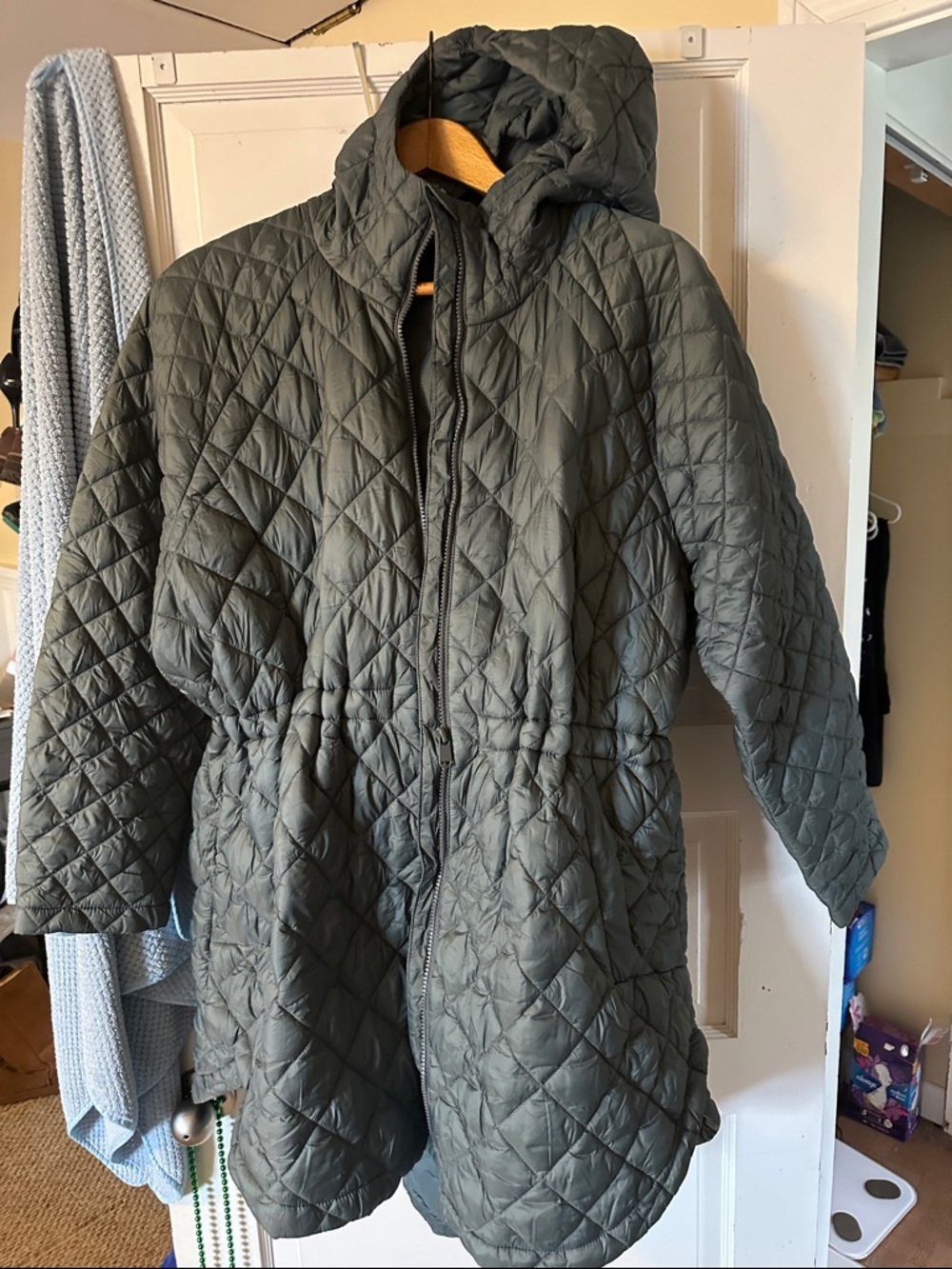Athleta Quilted Hooded Parka Jacket in Olive Green